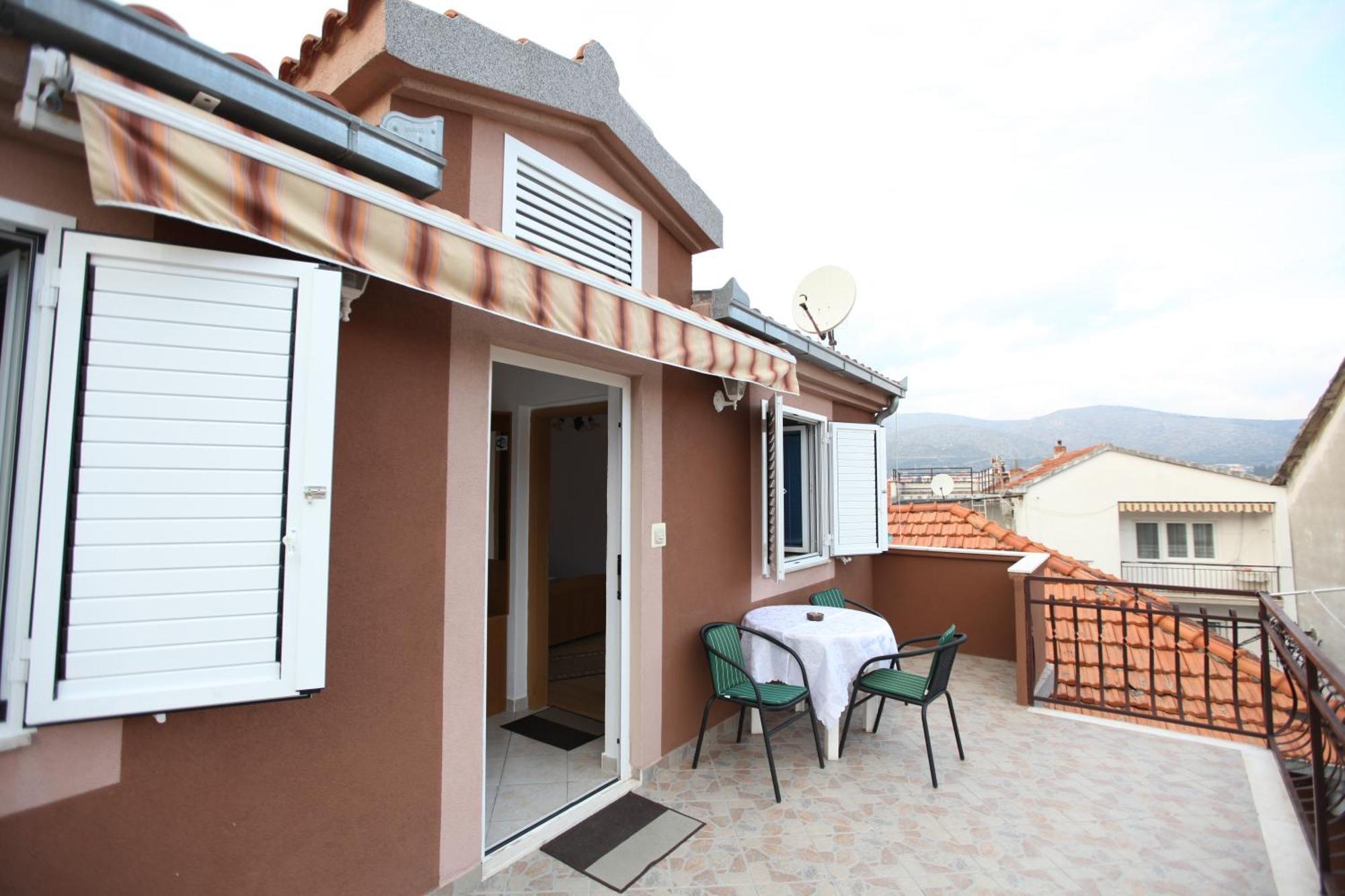 Jure Apartment *