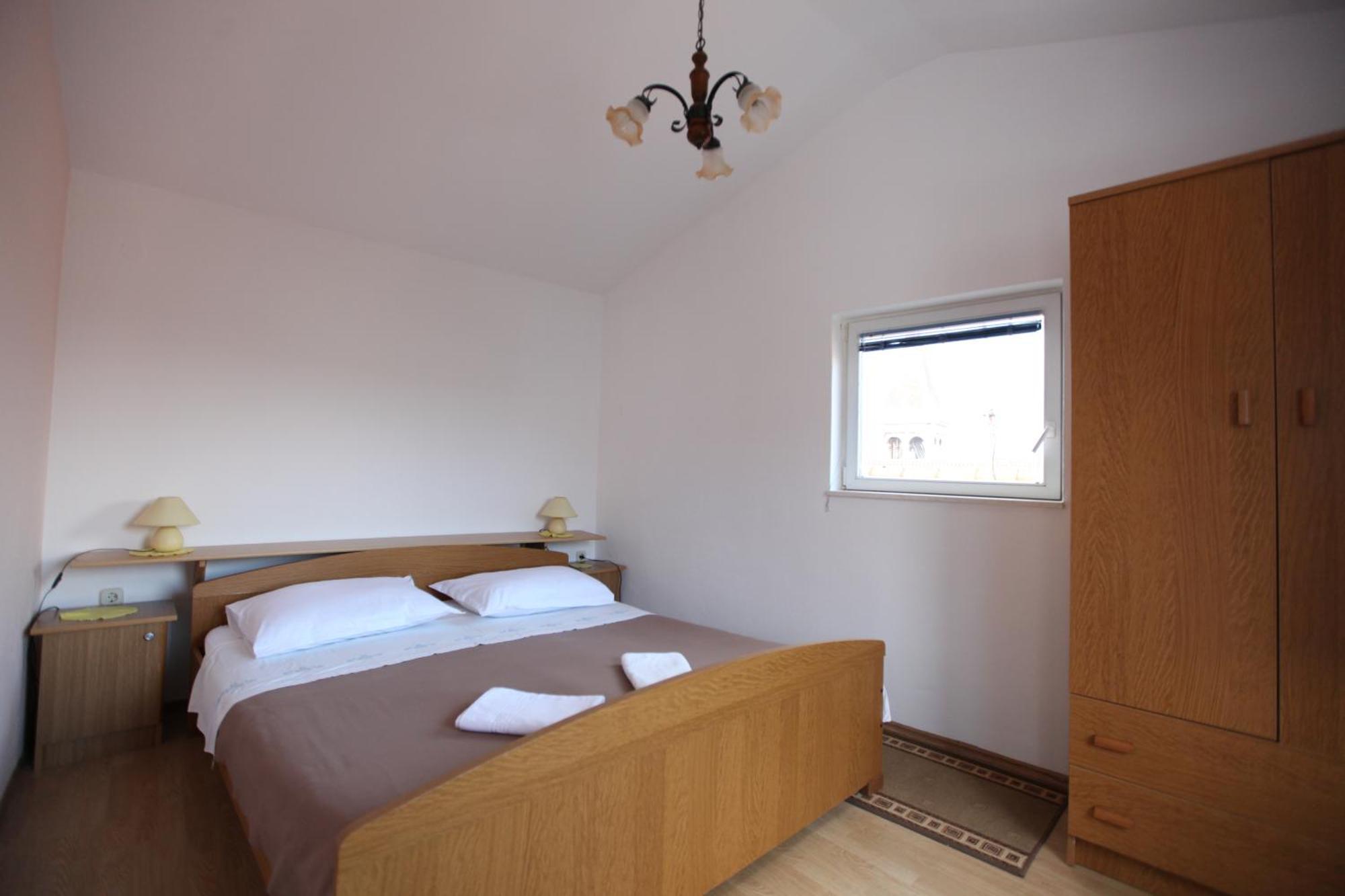 Jure Apartment *